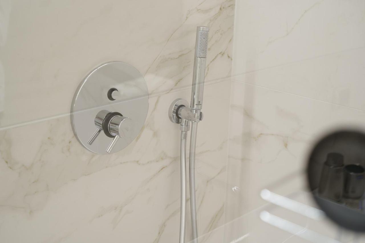 Caffetteria Luca Suite & Rooms برونتي المظهر الخارجي الصورة